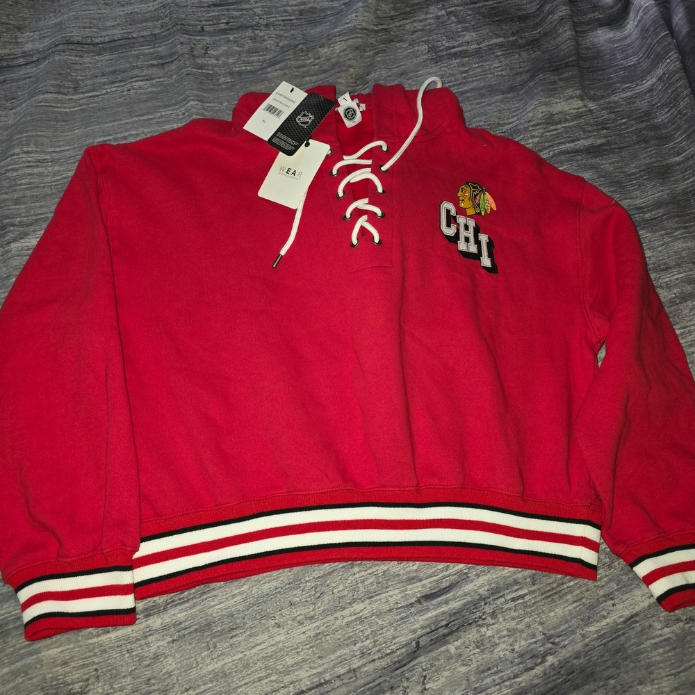 WEAR by Erin Andrews Chicago Blackhawks NHL Lace Up Cropped Hoodie Red XL NEW